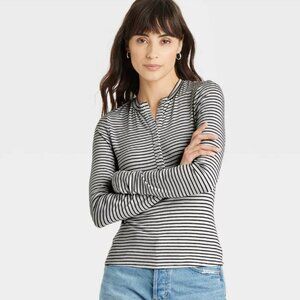 Women's Long Sleeve Henley Neck T-Shirt - Universal Thread™